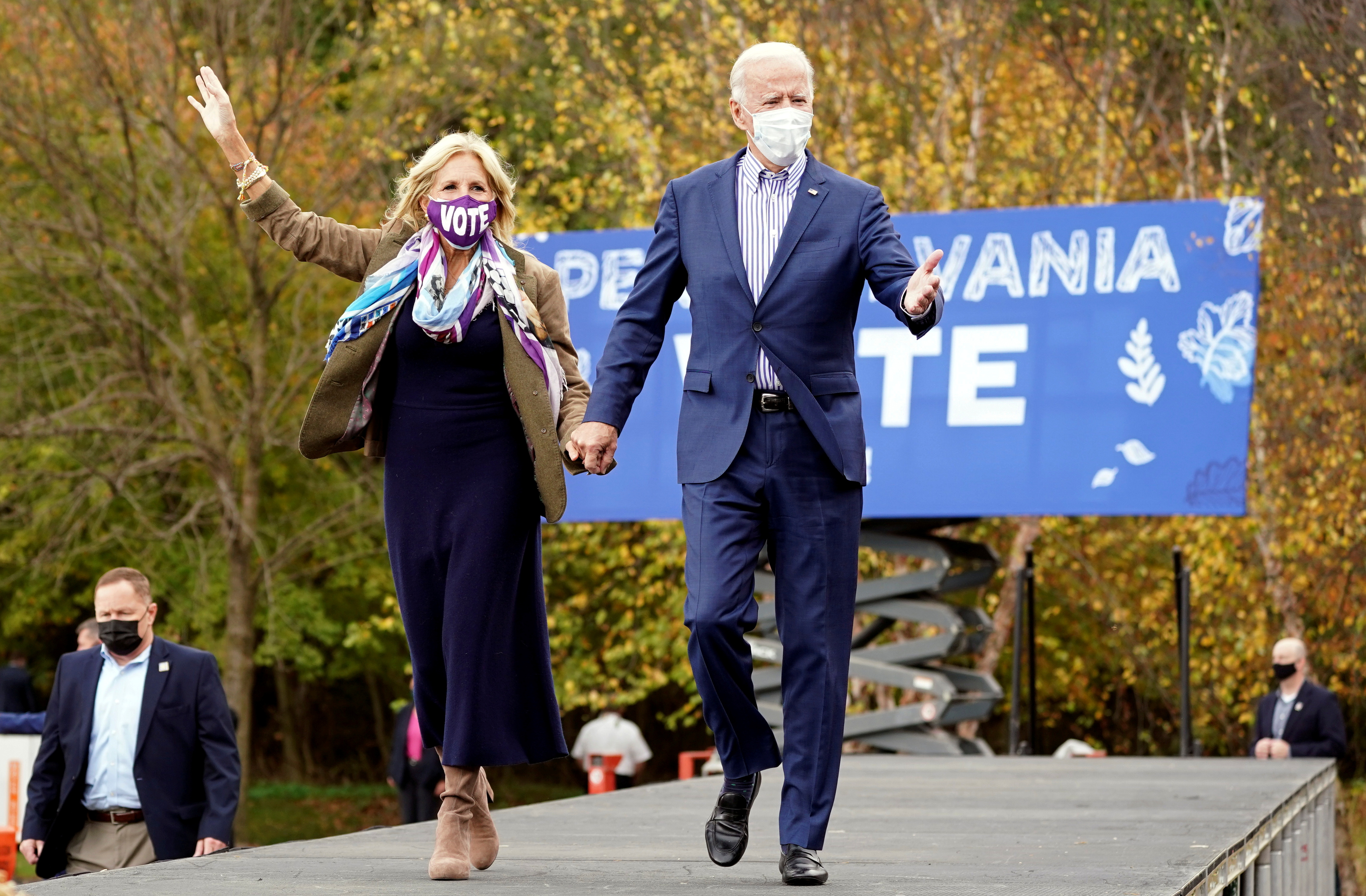 Joe Biden junto a su esposa Jill durante la campaña electoral
