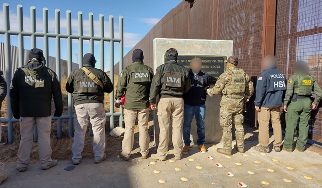 El INM recibió a Alejandro "N" en un cruce internacional en Ciudad Juárez, Chihuahua
(Foto: Segob)