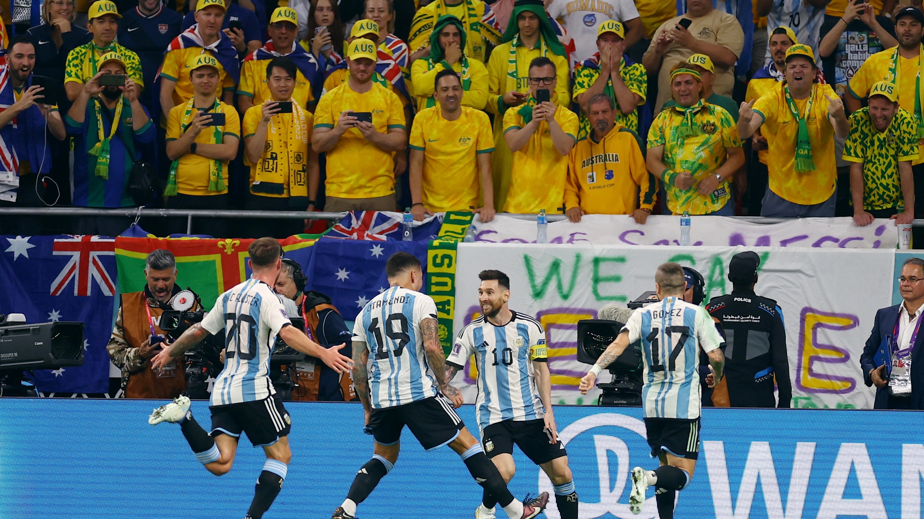 “¿Dónde está Messi?”: el video de la provocación de los aficionados australianos a La Pulga segundos antes de que anotara el primer gol de Argentina