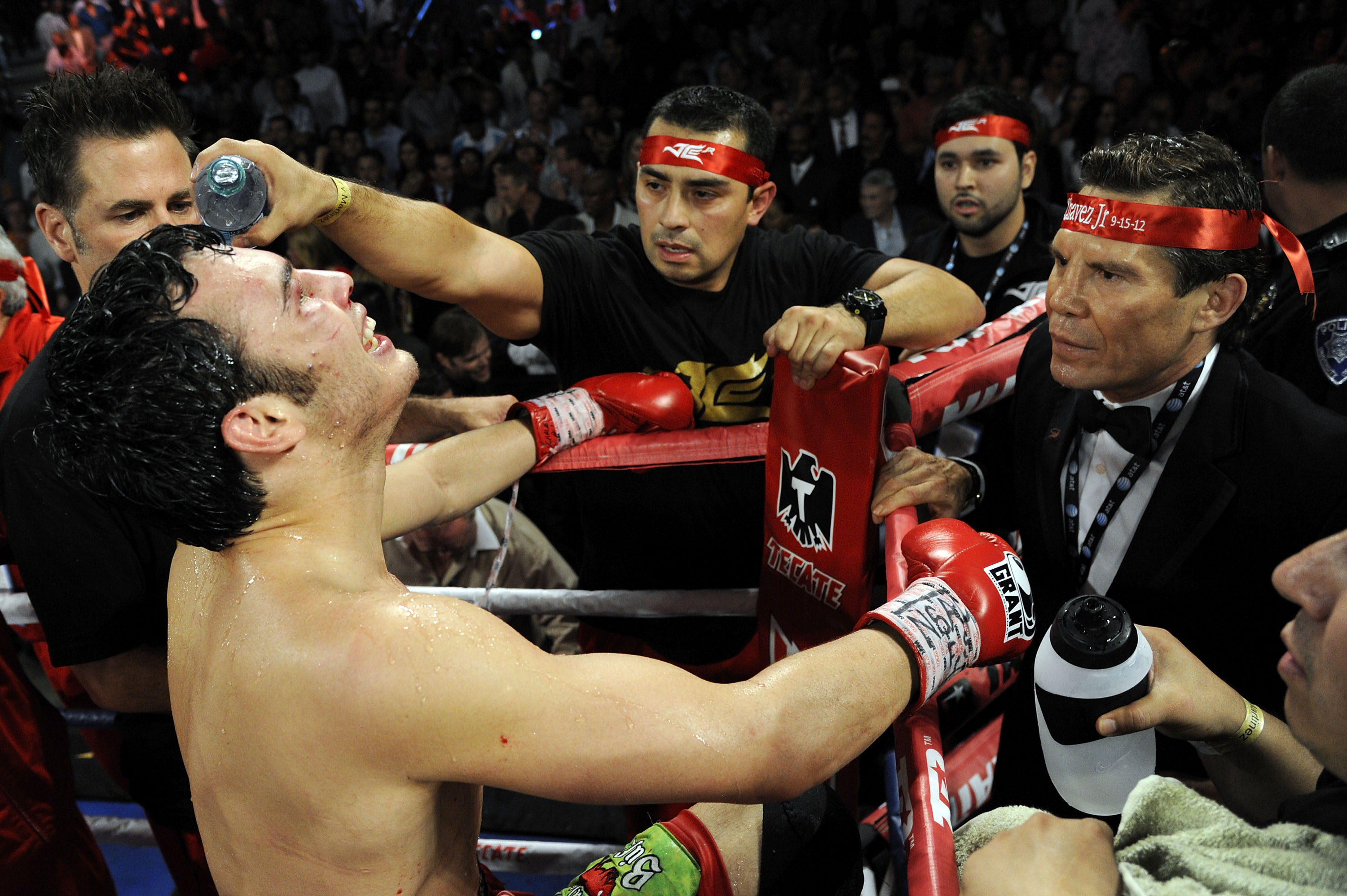 Julio César Chávez Jr. podría participar en la última pelea de exhibición de su papá Chávez González (Foto: Getty Images)