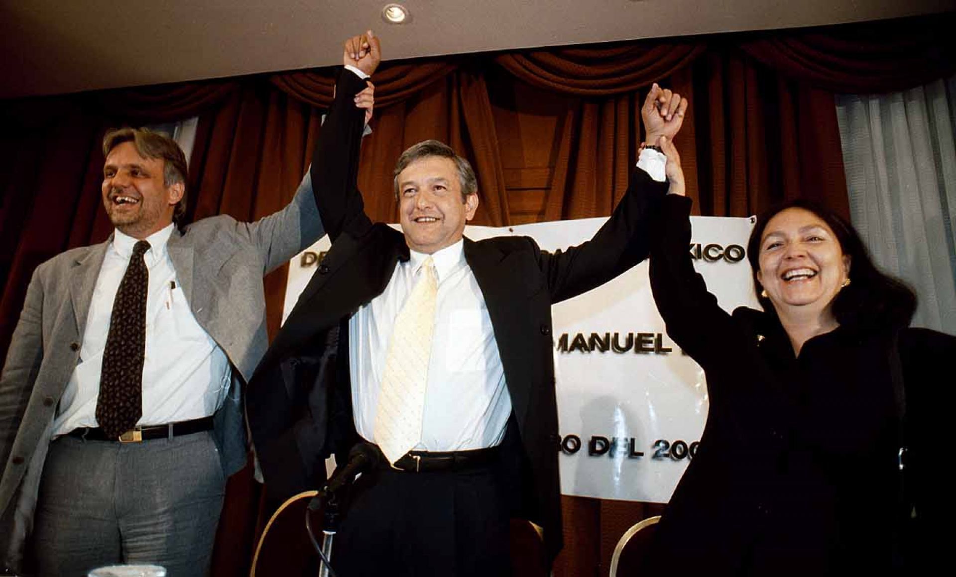 Carlos Imaz, Andrés Manuel López Obrador candidato al gobierno del D.F. y Amalia García presidenta nacional del PRD. FOTO: Cuartoscuro