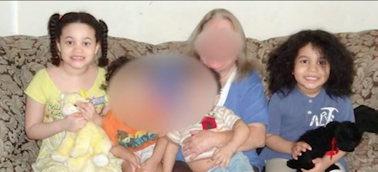 El padre habría matado a sus hijos mayores de 12 y 13 años frente a sus otros dos hijos menores Foto: (Captura de pantalla abc7 TV)