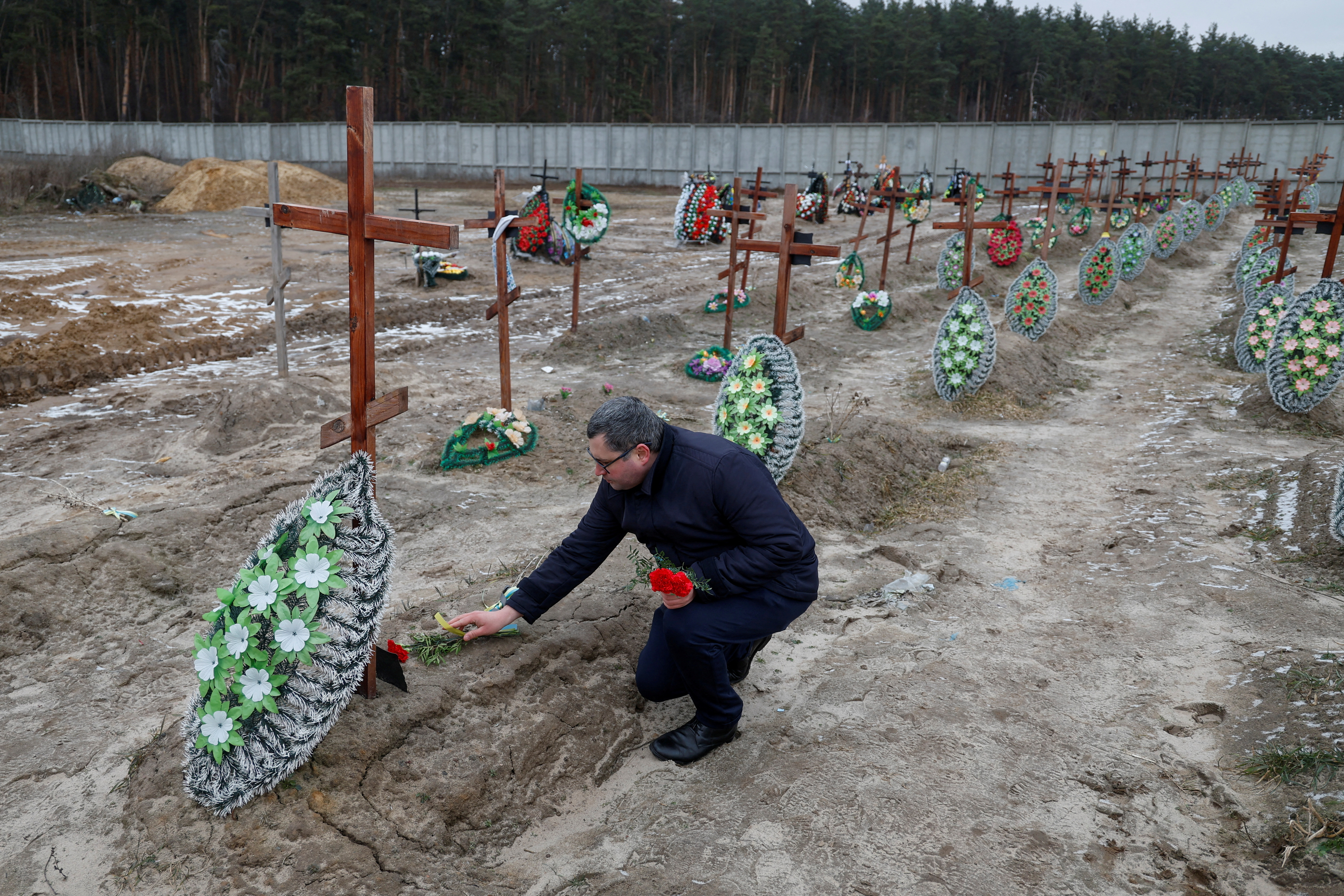 Ucrania conmemora el primer aniversario de la masacare de Bucha (REUTERS/Valentyn Ogirenko)