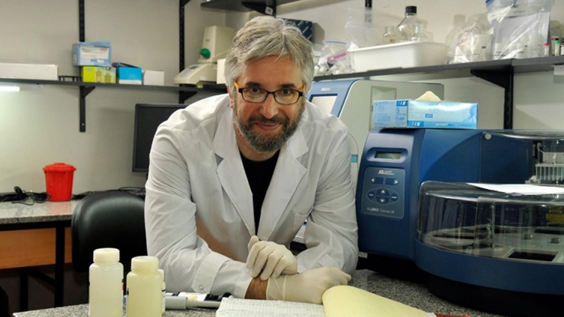 El doctor Fernando Polack, director de la Fundación Infant, seguirá la evolución de la vacuna que se aplicará en el país