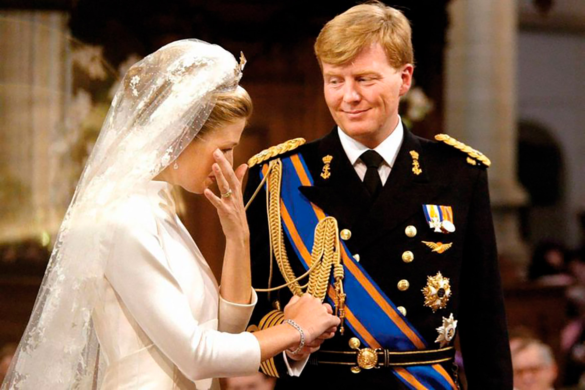 En uno de los días más importantes de su vida, cuando contrajo matrimonio con el rey Guillermo de Holanda, Máxima rompió en llanto en un momento de gran emotividad
AFP