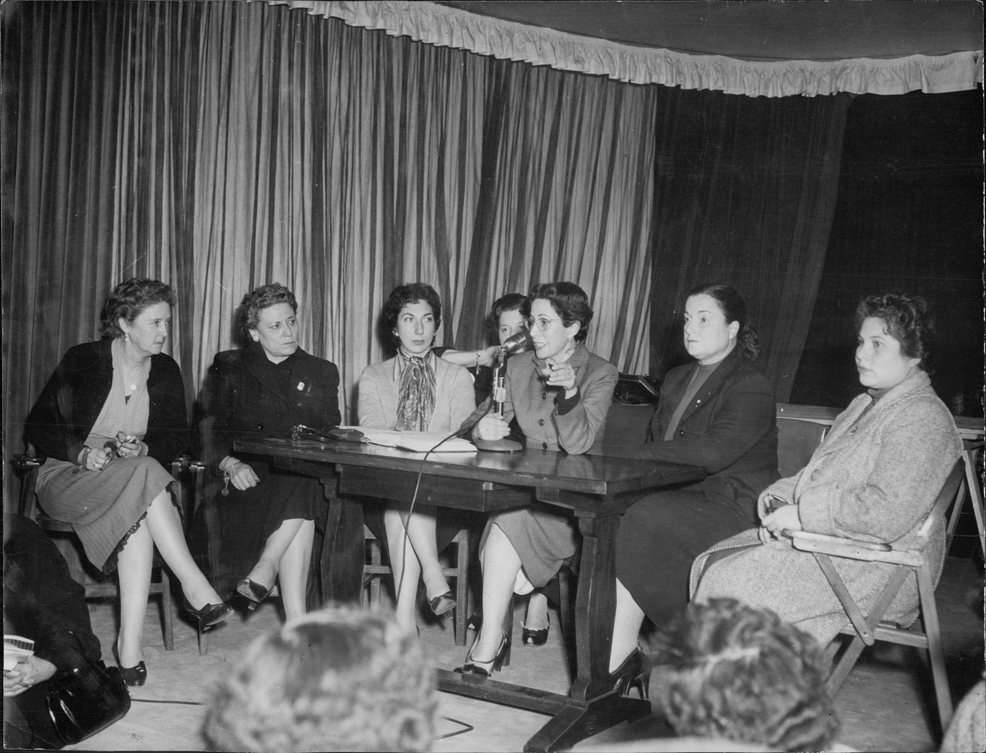 La gran tarea de organizar al PPF brindó a Evita la posibilidad de conocer y ver trabajar políticamente a mujeres de todo el país (Archivo General de la Nación)