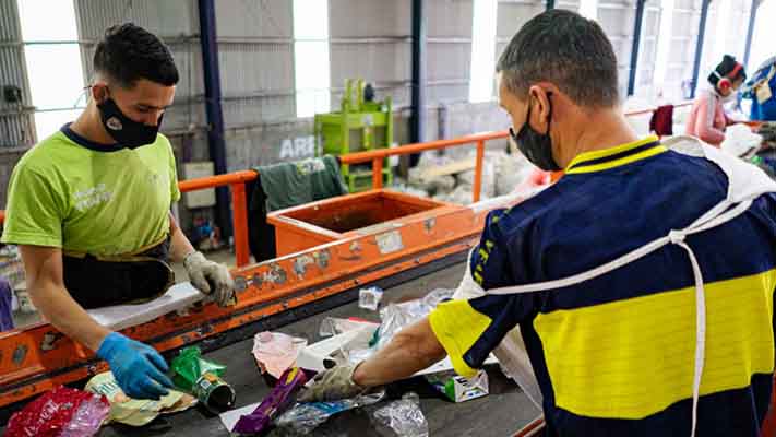 En la ciudad de Buenos Aires hay 12 organizaciones de cartoneros, cooperativas, que tienen a su exclusivo cargo el servicio de la recolección de residuos secos y la gestión de los Centros Verdes. . (Imagen: FACCYR)