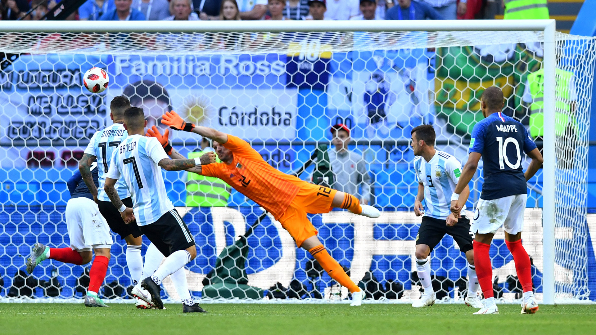 Francia eliminó a la Argentina en 2018 y el gol de Pavard quedó en la historia 