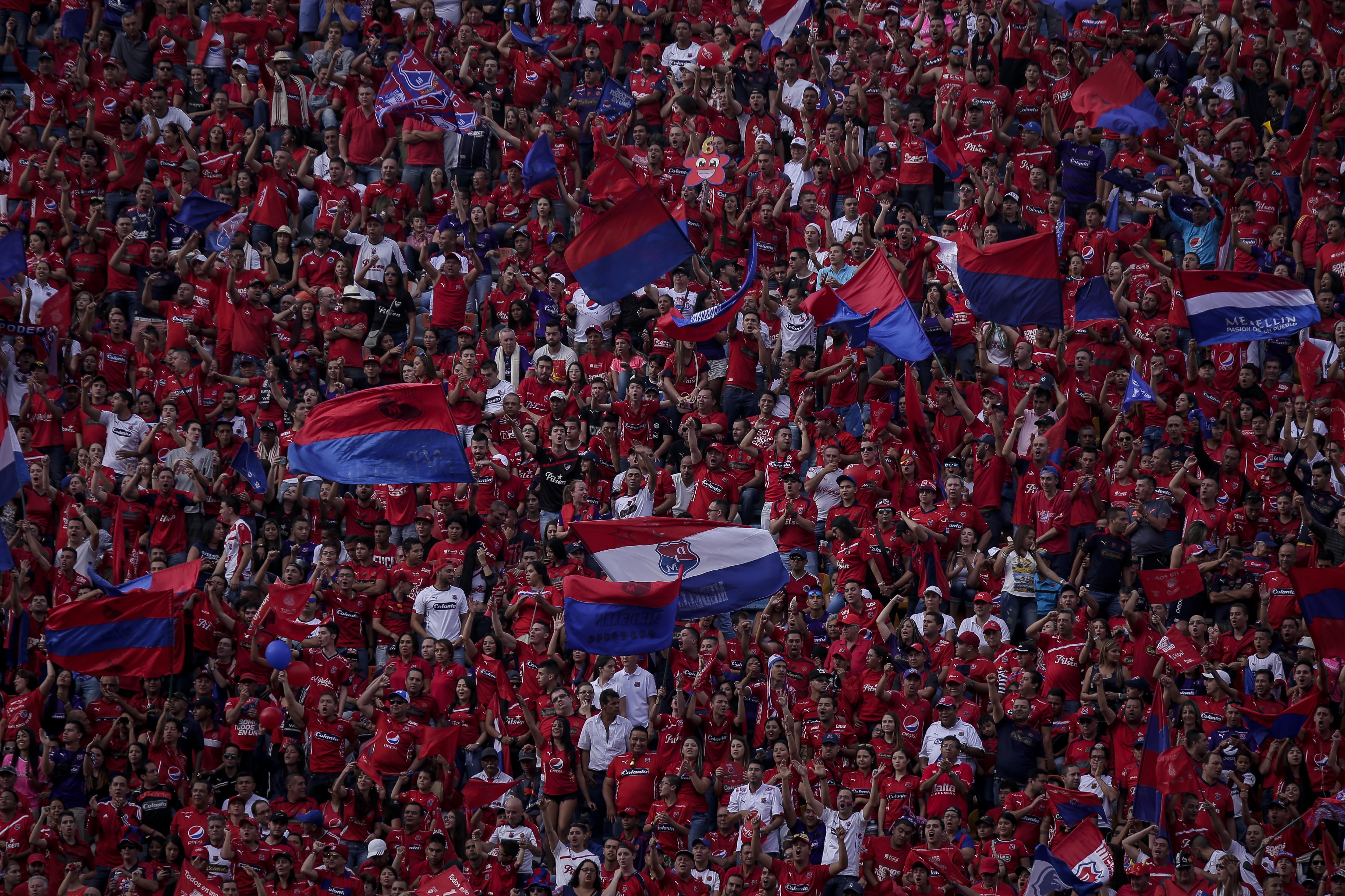 Hinchas De Independiente Medellín Golperon A Aficionado Del Cali Que