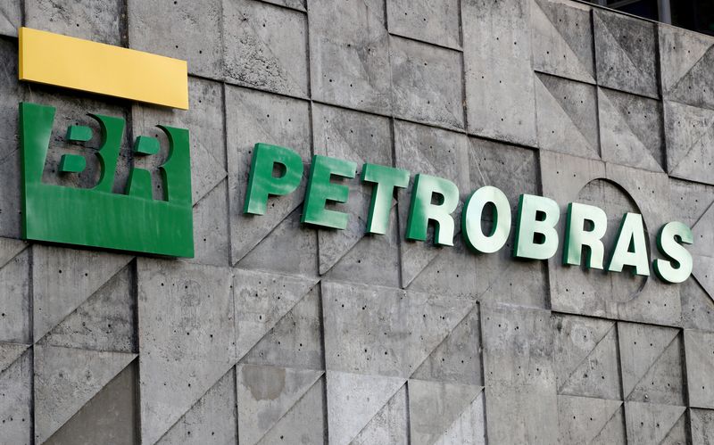 Foto de archivo del logo de Petrobras en las oficinas de la empresa en Rio de Janeiro (REUTERS/Sergio Moraes)