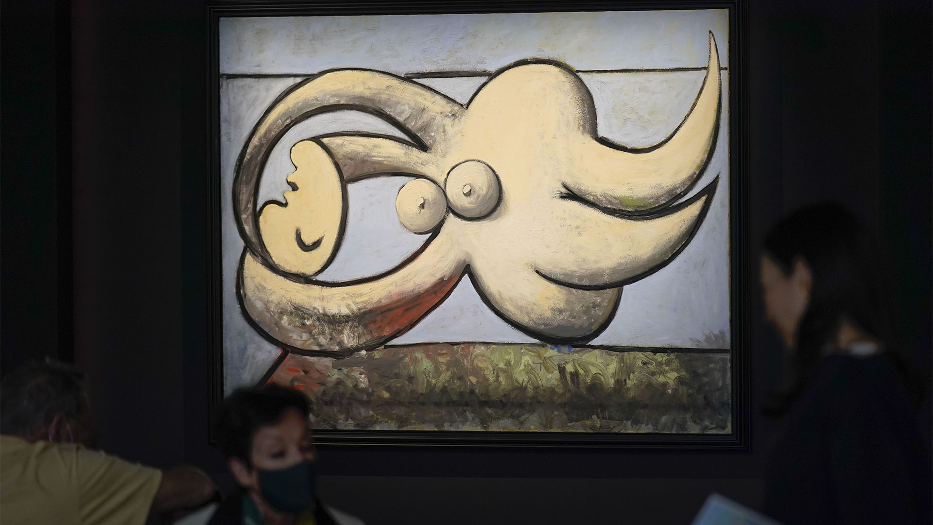 Una obra de Pablo Picasso titulada "Femme nue couchée" se exhibe en Sotheby's en Nueva York. (Foto AP/Seth Wenig )