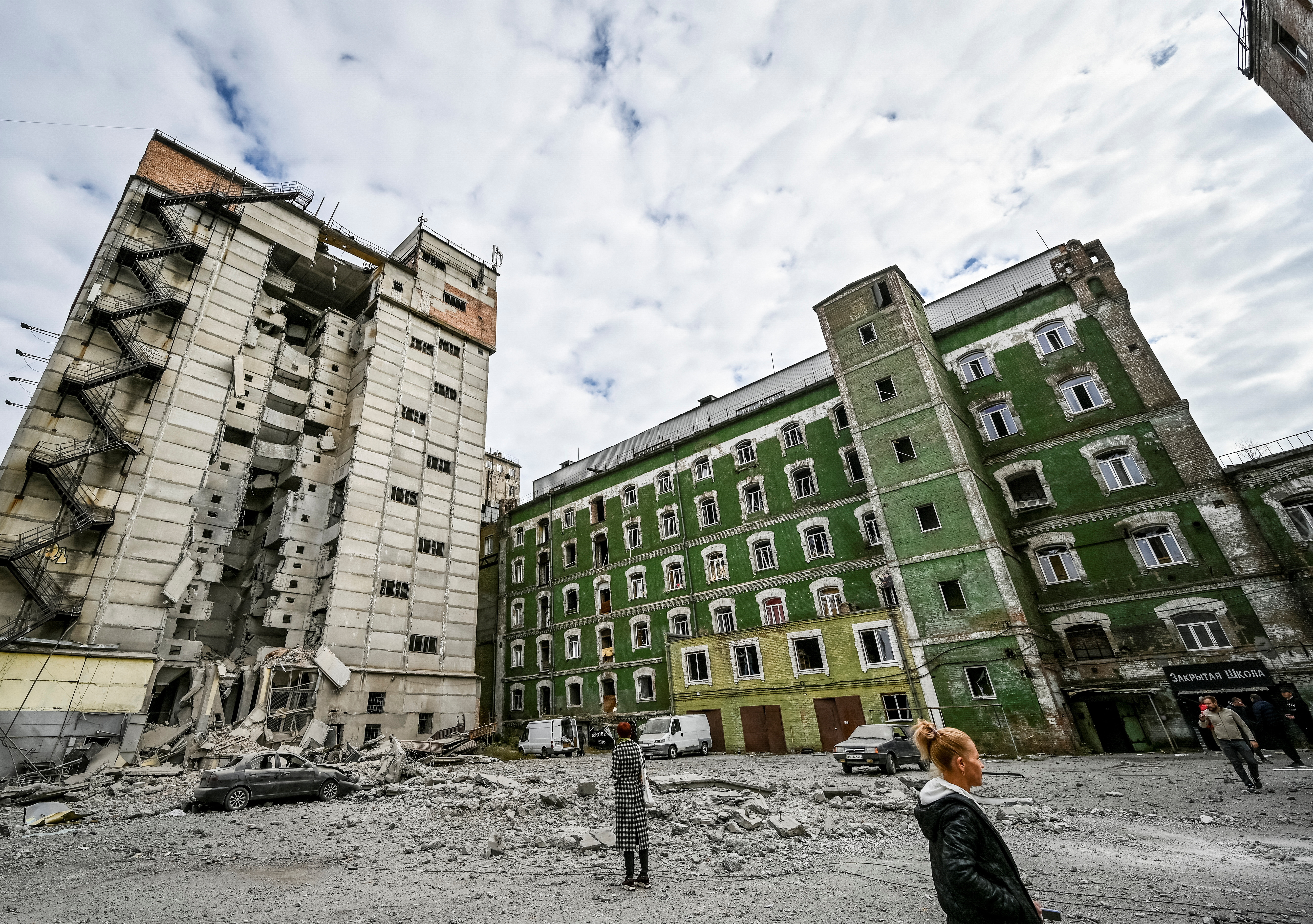 Una vista muestra los edificios de un antiguo molino, construido alrededor de 1885, y un molino soviético destruido durante un ataque de misiles rusos en Zaporizhzhia, Ucrania 14 de octubre de 2022. REUTERS/Stringer