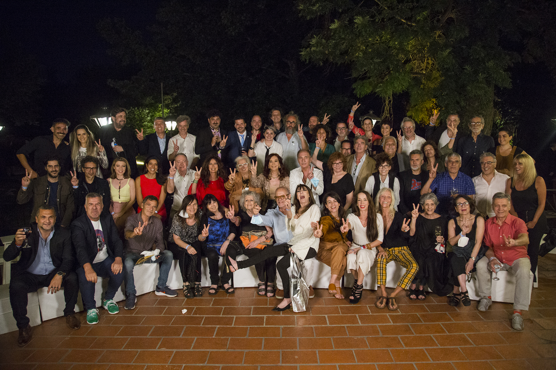 La virtual "foto de familia" de la reunión que en la noche del lunes tuvieron en Pilar con Cristina Kirchner. 
