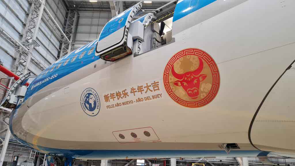 Un avión de Aerolíneas Argentinas partió a las 13 rumbo a Beijing para traer al país un millón de vacunas de Sinopharm