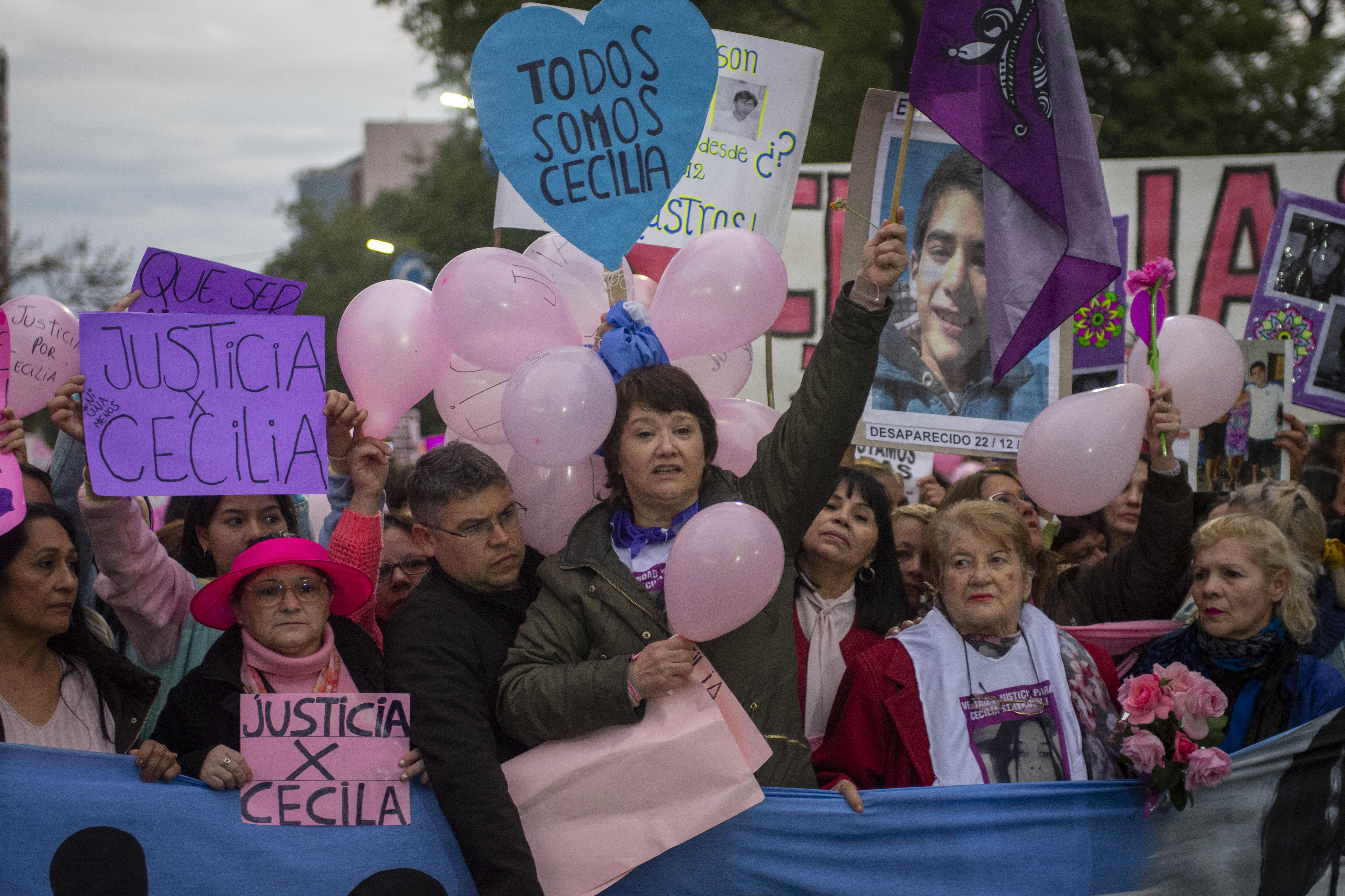 La familia de la víctima convocó a la gente a que continúe con las marchas alrededor del país para que no cajoneen la investigación (TELAM)