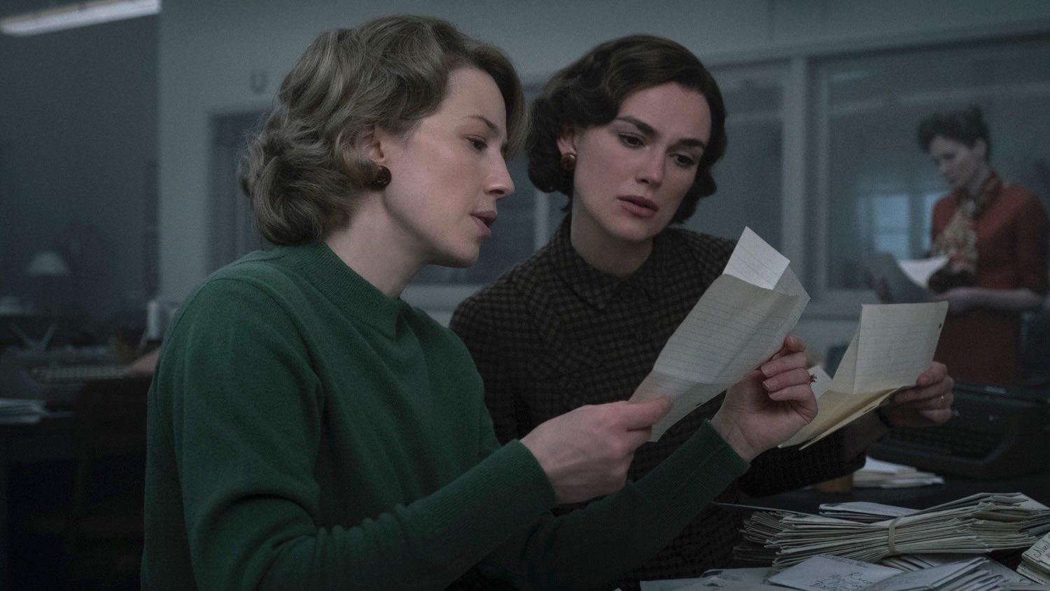 Keira Knightley and Carrie Coon star in "The Boston Strangler". (20th Century Studios)