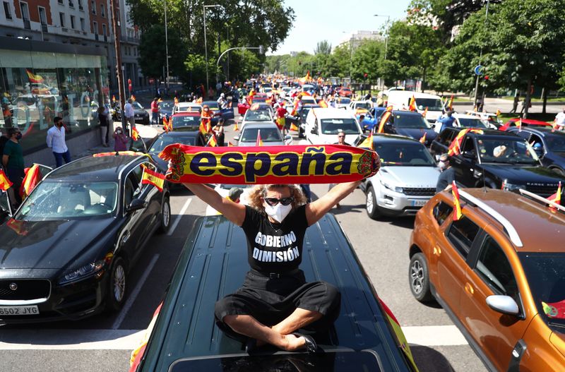 El partido de extrema derecha Vox lideró las protestas contra la cuarentena en España. (REUTERS/Sergio Pérez)