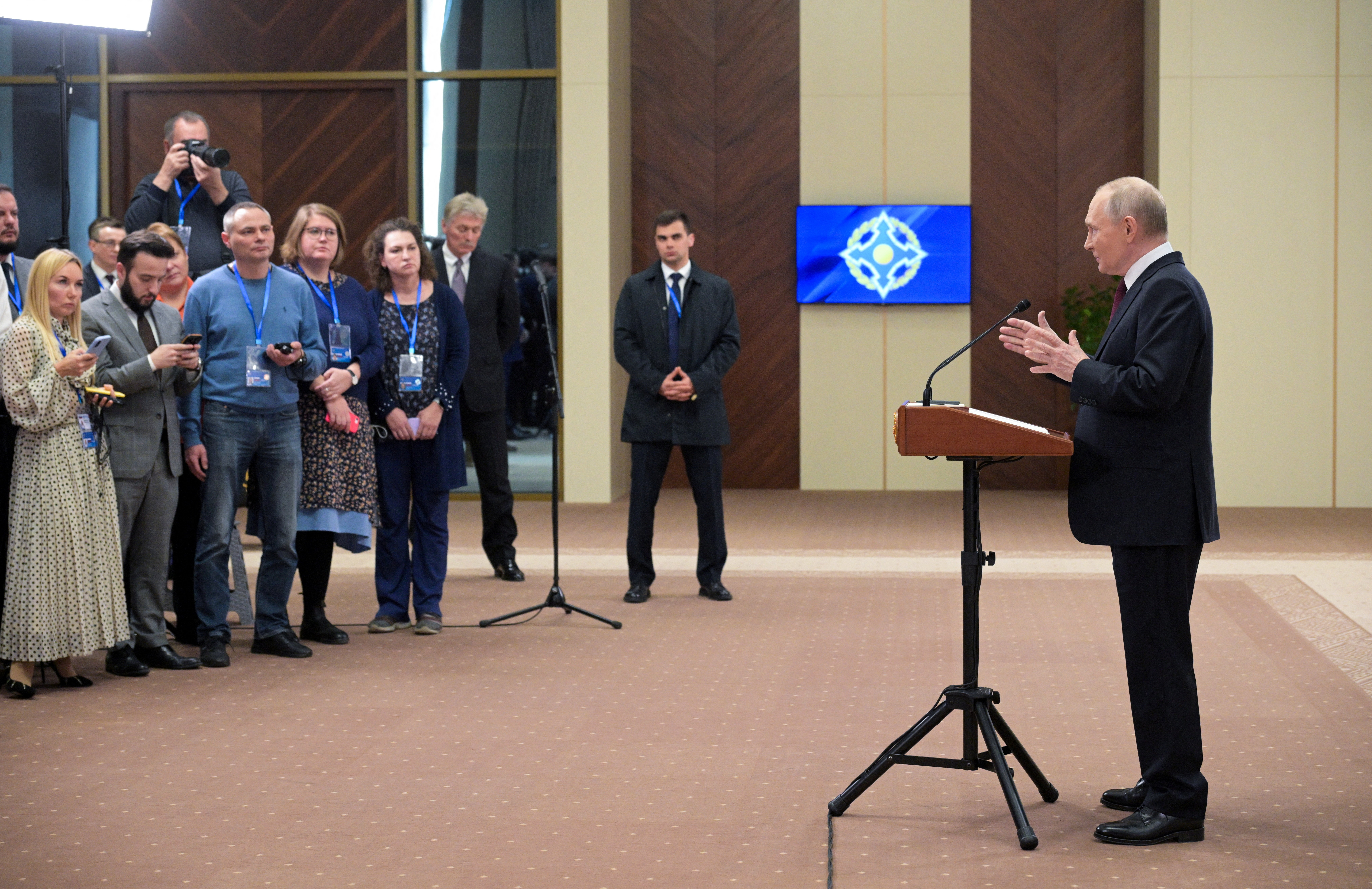 Prisión preventiva en Chile para siete ex detectives que robaban droga y especies decomisadas