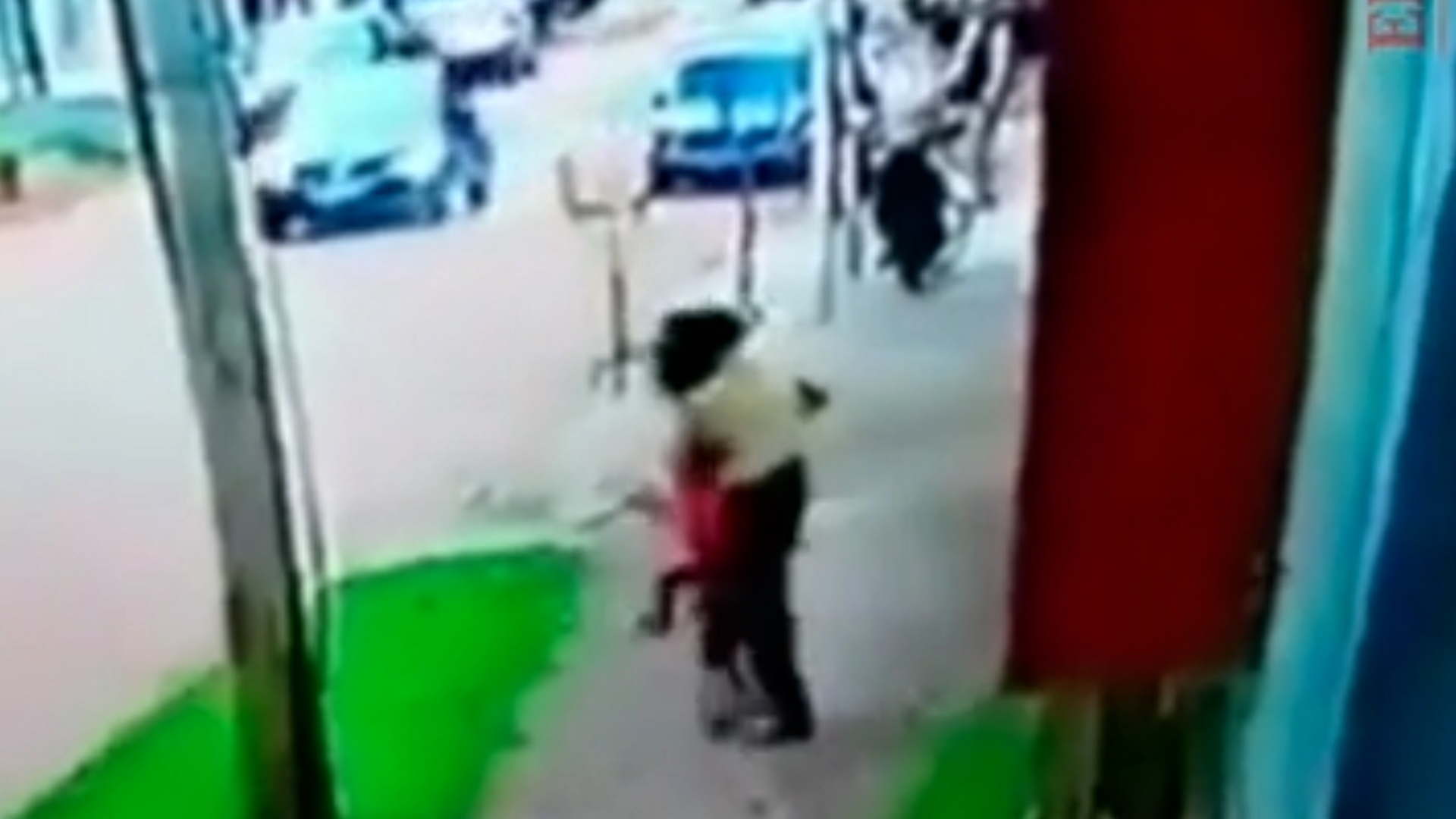 La violencia quedó constatada en el video que se hizo viral (captura)