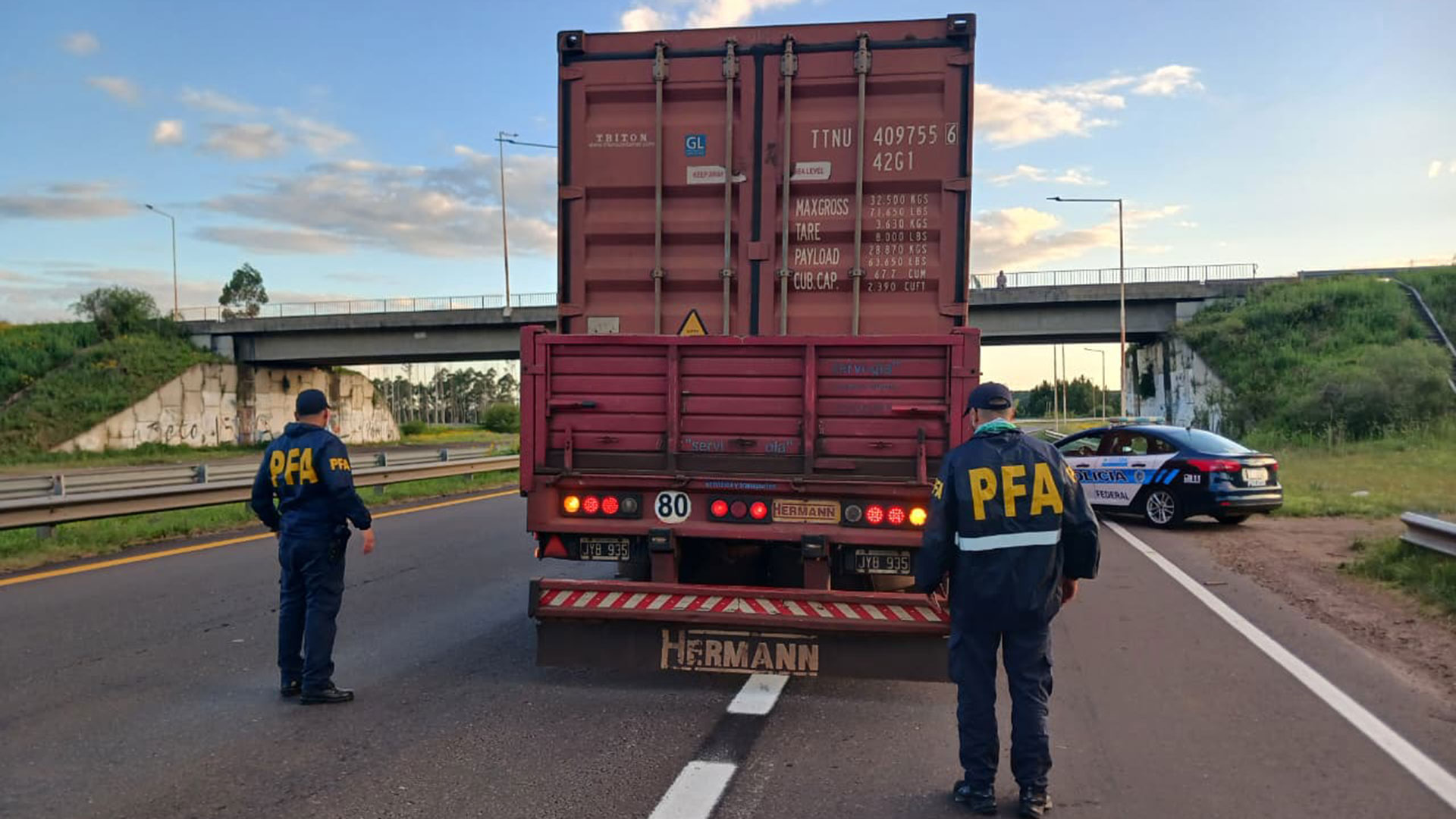 El impacto del contrabando: el 60% de las empresas est&aacute;n afectadas y las p&eacute;rdidas fiscales suman USD 2.300 millones al a&ntilde;o