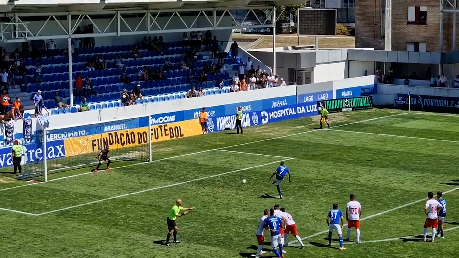 O goleiro adivinhou a intenção de Jardel e manteve o resultado final 1-1