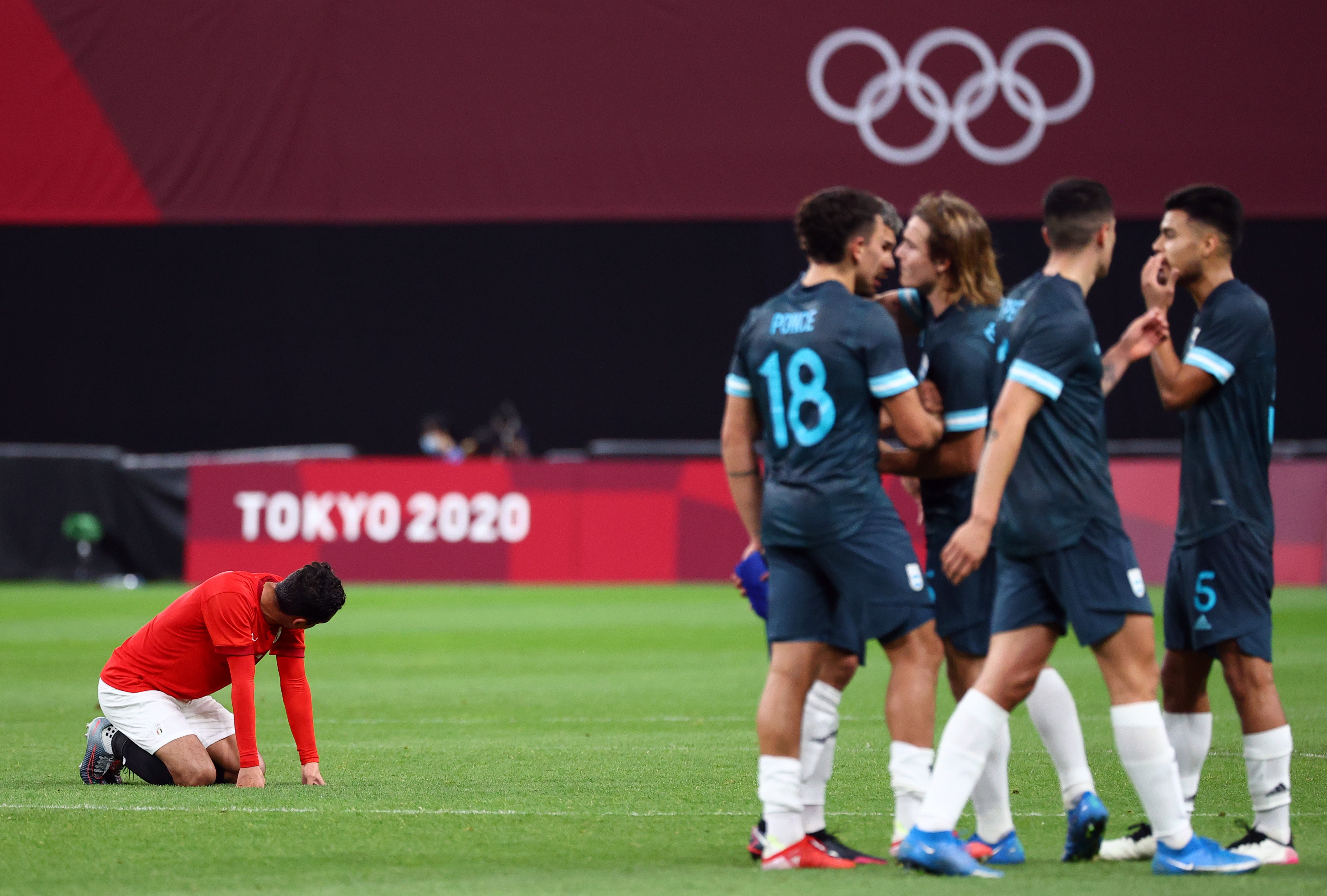 Con este triunfo, Argentina se acomodó en el Grupo C y definirá el pase a los cuartos de final ante España este miércoles (REUTERS/Kim Hong-Ji)