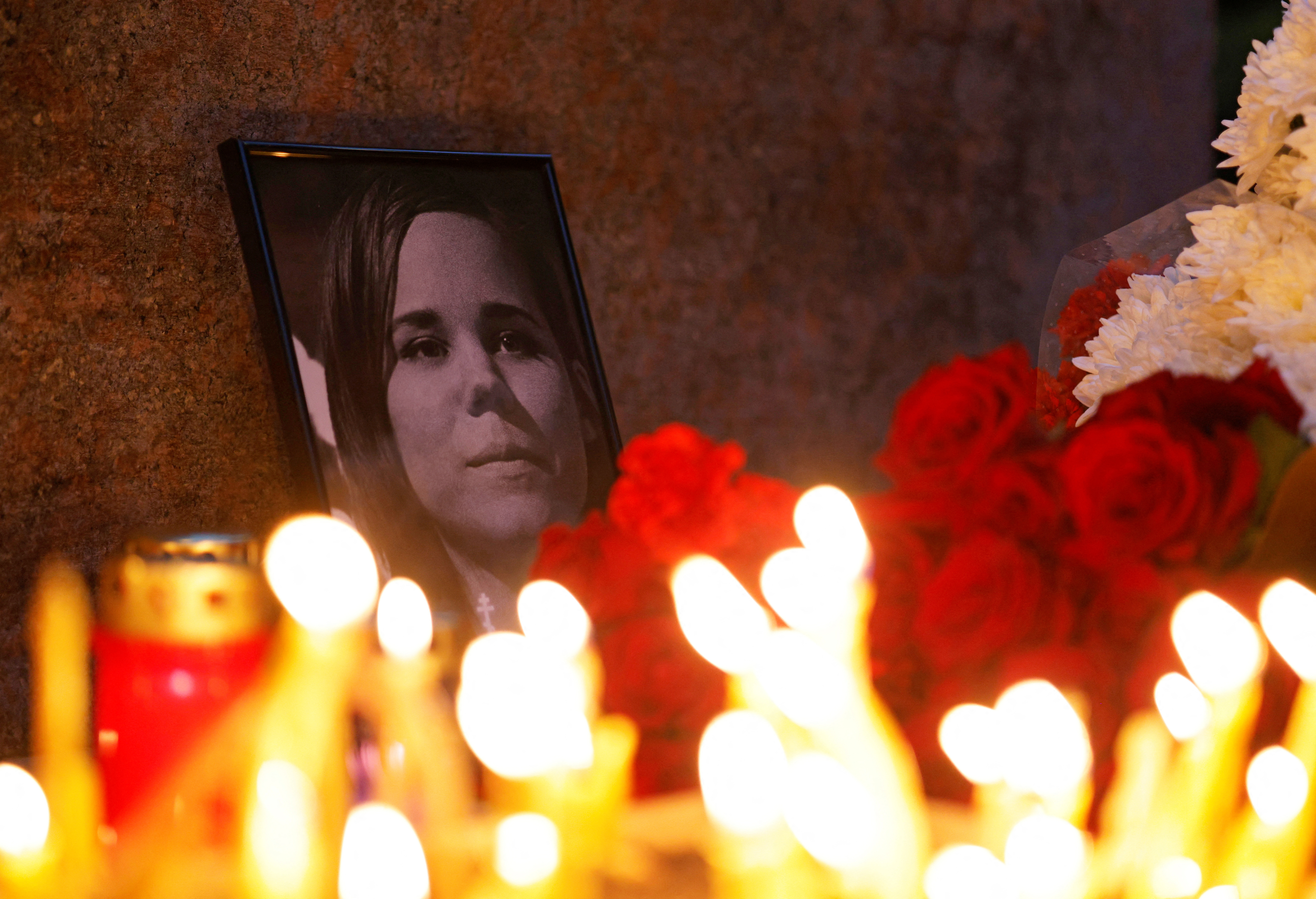 Flores en el funeral de Darya Dugina (REUTERS/Maxim Shemetov)
