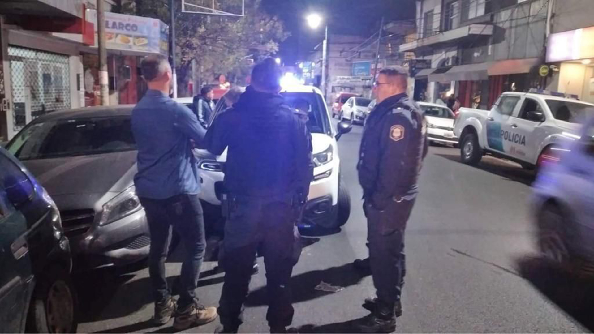 El conductor, de 68 años, iba a bordo de un Citroën Aircross color blanco junto a su hijo