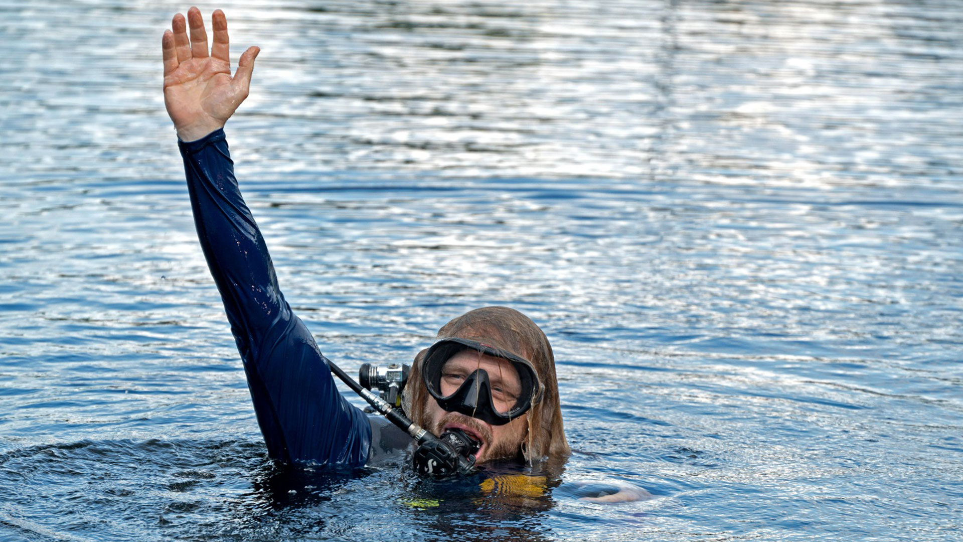Dituri salió a la superficie el viernes 9 de junio de 2023 tras vivir durante 100 días en el fondo de una laguna de Cayo Largo, Florida (AP)
