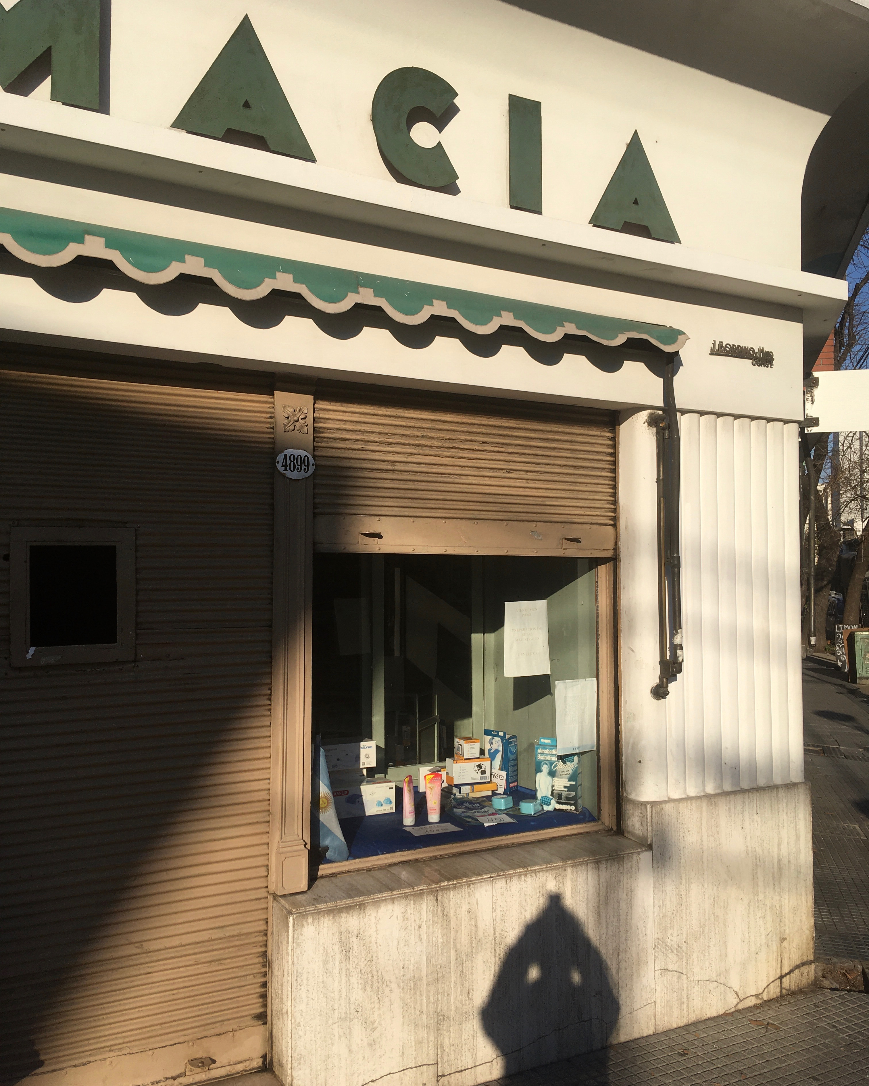 Farmacia, Emiliano Cabrera