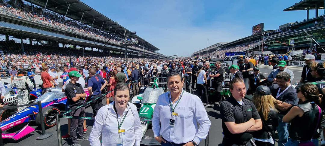 Gerardo Zamora y Ricardo Sosa en su visita a las Indy 500 en mayo de este año (Facebook Gerardo Zamora)