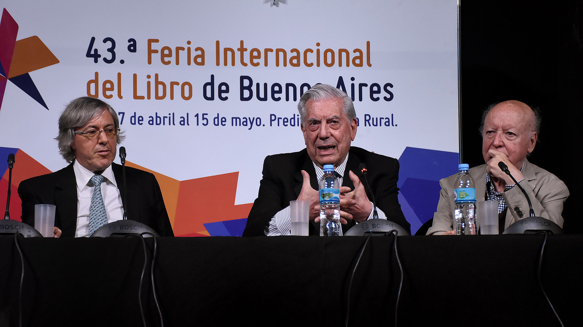 Alejandro Guillermo Roemmers, Mario Vargas Llosa y Jorge Edwards (Foto: Nicolás Stulberg/Archivo)