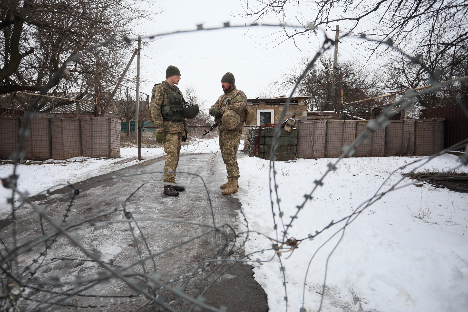 Fuerzas militares ucranianas en la línea de frente, en la región de Donetsk (AFP)