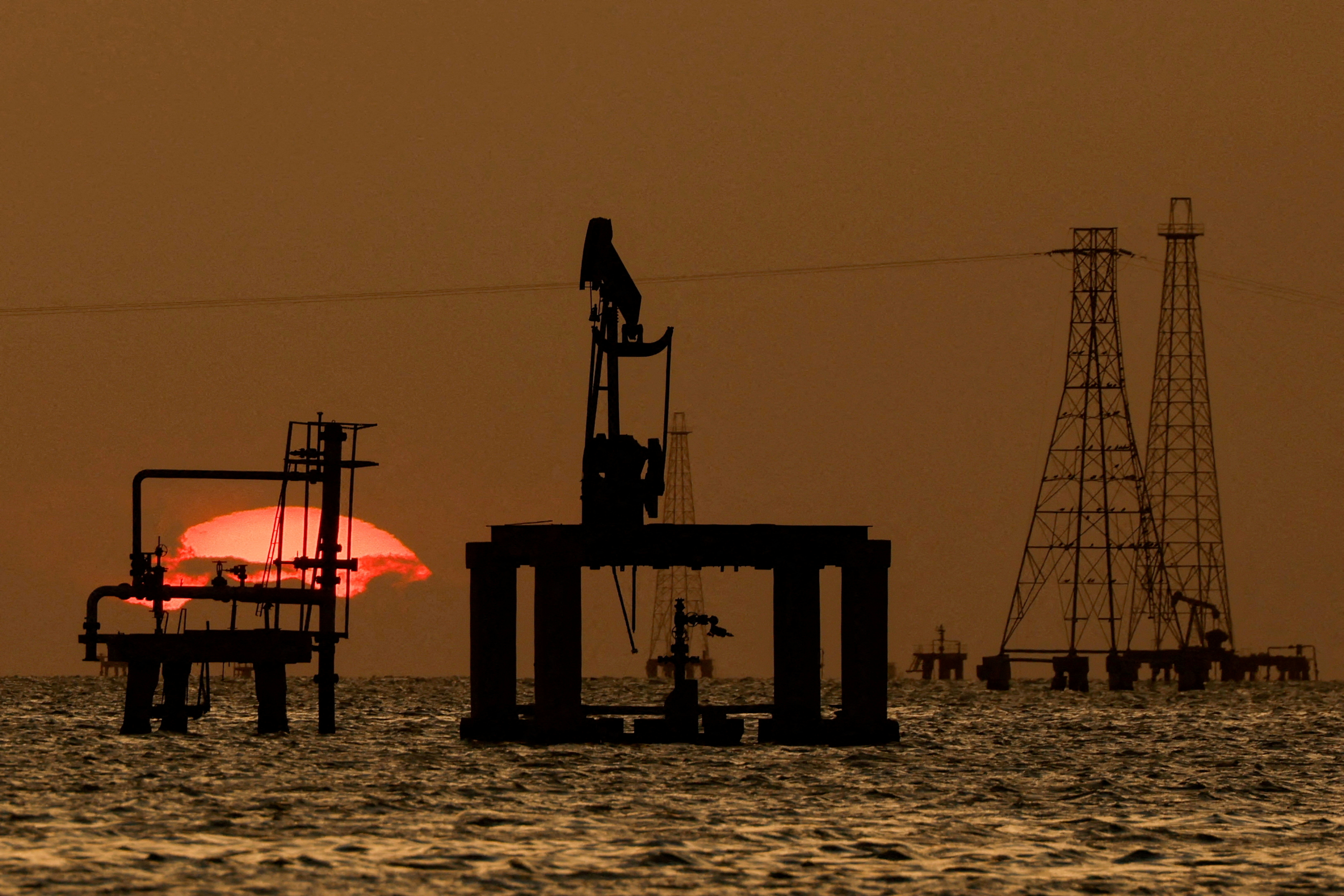 El precio del petróleo sube tras el rechazo de Trump a las exigencias del régimen de Irán para reabrir el estrecho de Ormuz
