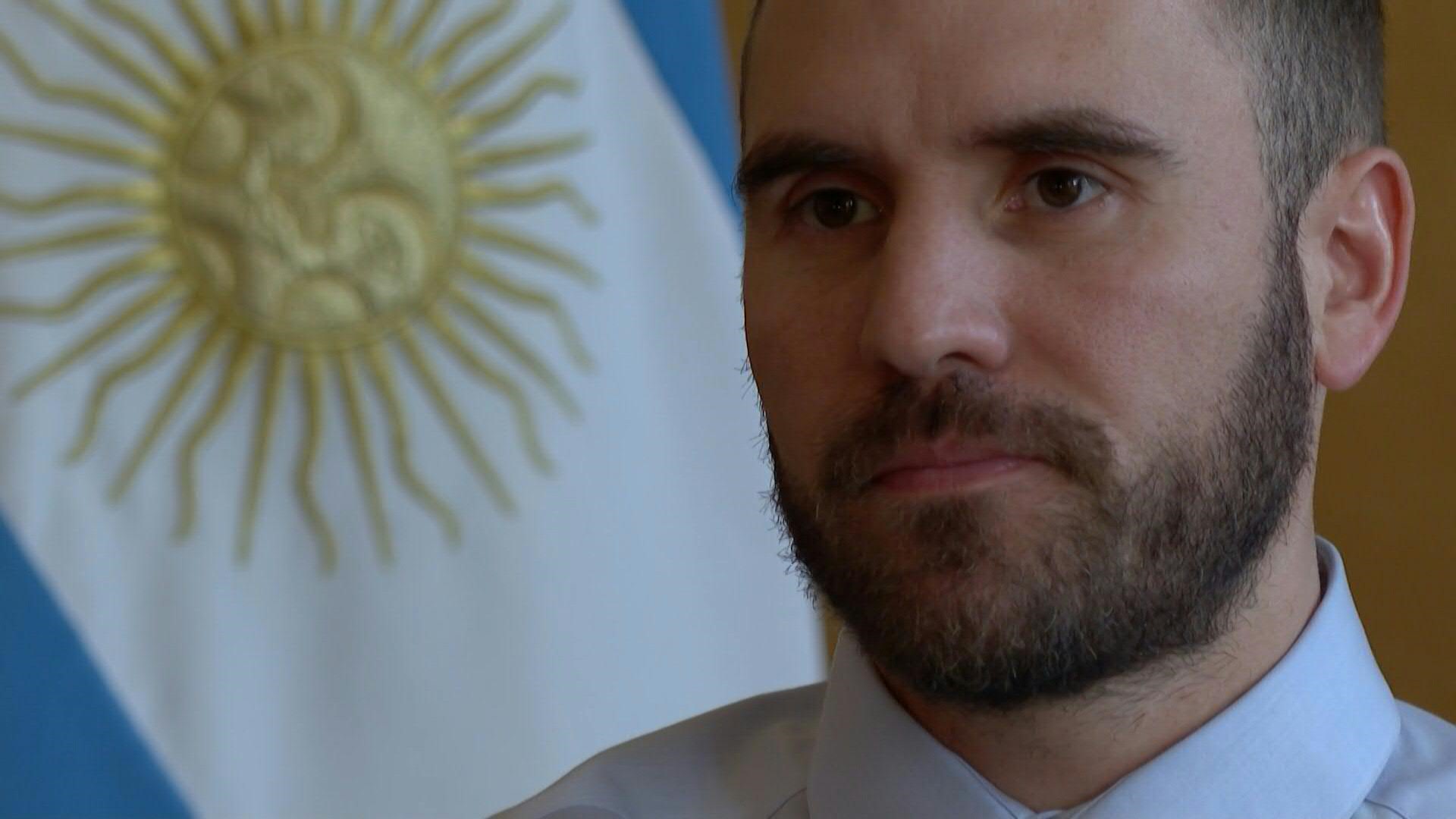 El ministro de Economía de Argentina, Martín Guzmán, anunció el sábado su renuncia al cargo en una carta al presidente Alberto Fernández que divulgó en su cuenta de Twitter