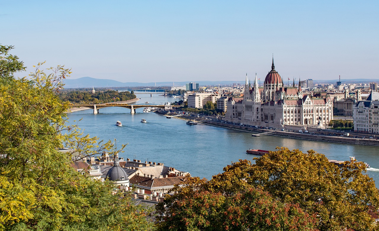 Budapest es la capital de Hungría, por la que cruza el río Danubio. Según críticos, cuenta con un espectacular perfil urbano salpicado de maravillas arquitectónicas del siglo XIX (Foto: Pixabay)
