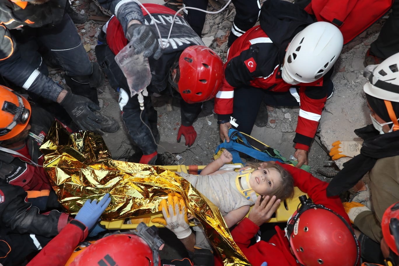 Rescatan a una niña tras 4 días bajo los escombros del terremoto en Turquía. EFE/EPA/AFAD
