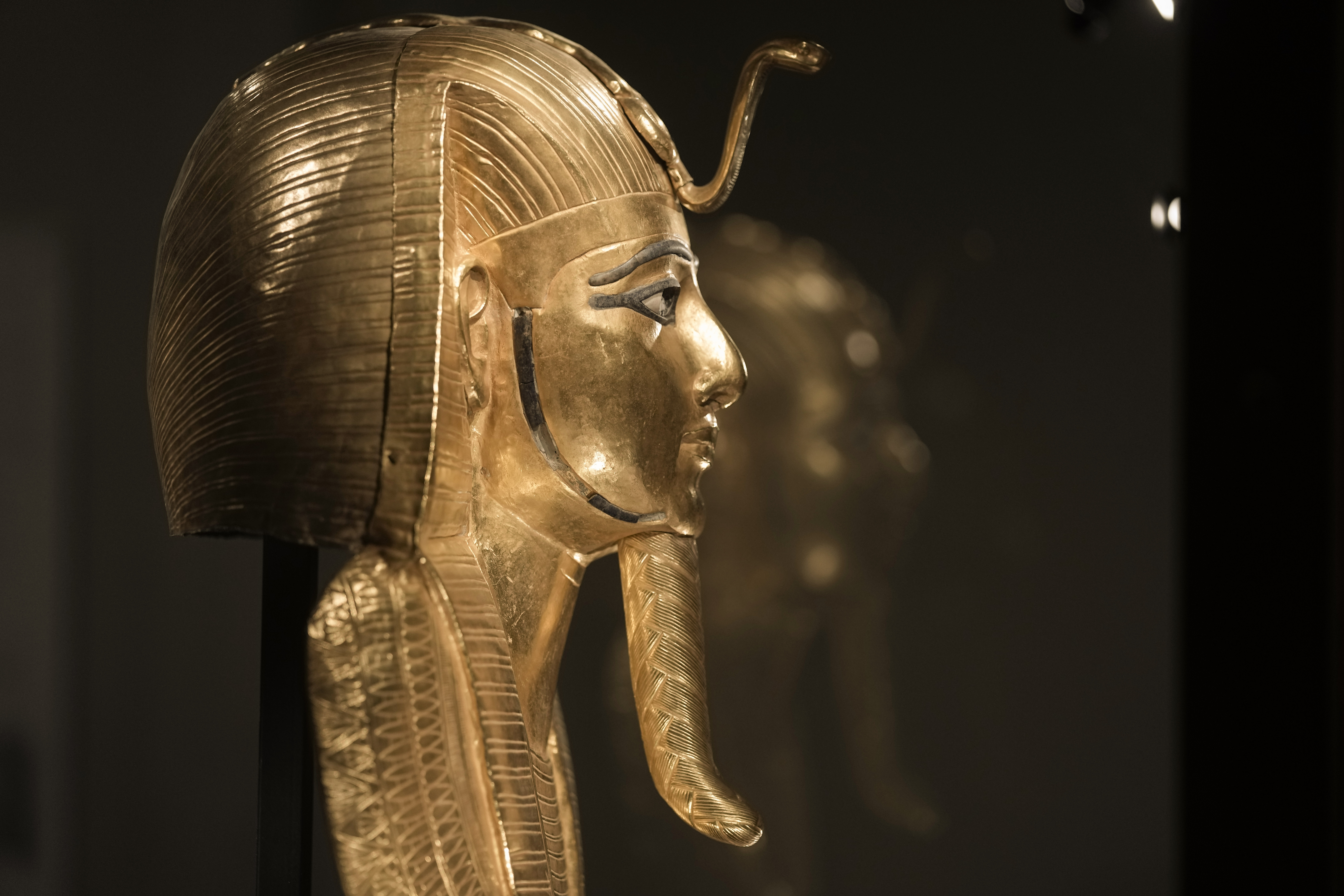 Una máscara funeraria del rey Psusennes I  (AP Photo/Amr Nabil)