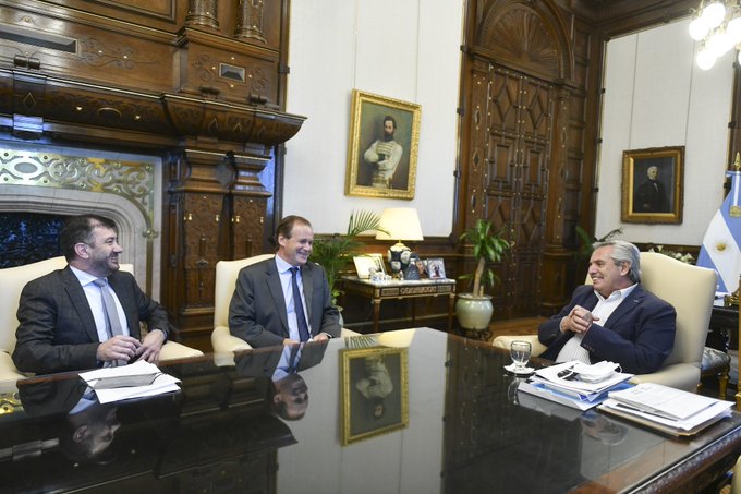 Edgardo Kueider junto al gobernador de Entre Ríos, Gustavo Bordet, y el presidente Alberto Fernández 