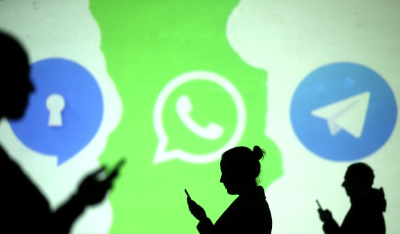 Los contactos se sincronizan automáticamente al descargar cualquier aplicación de mensajería móvil (Foto: Reuters / Dado Ruvic)