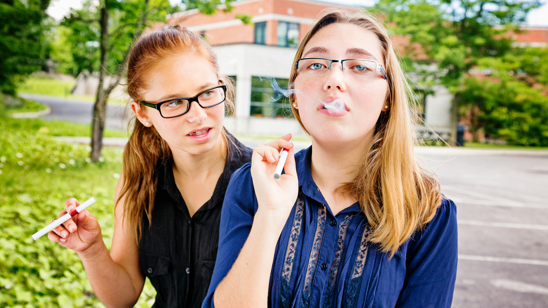 Vapear antes de los 15 años aumenta las chances de ser un fumador crónico en la edad adulta
