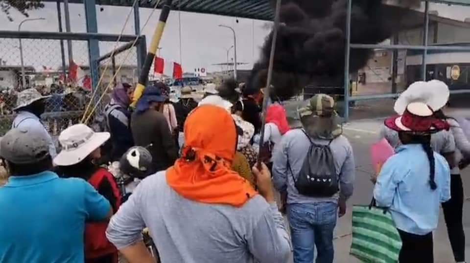 Manifestantes atacan planta de leche Gloria, en Majes, Arequipa