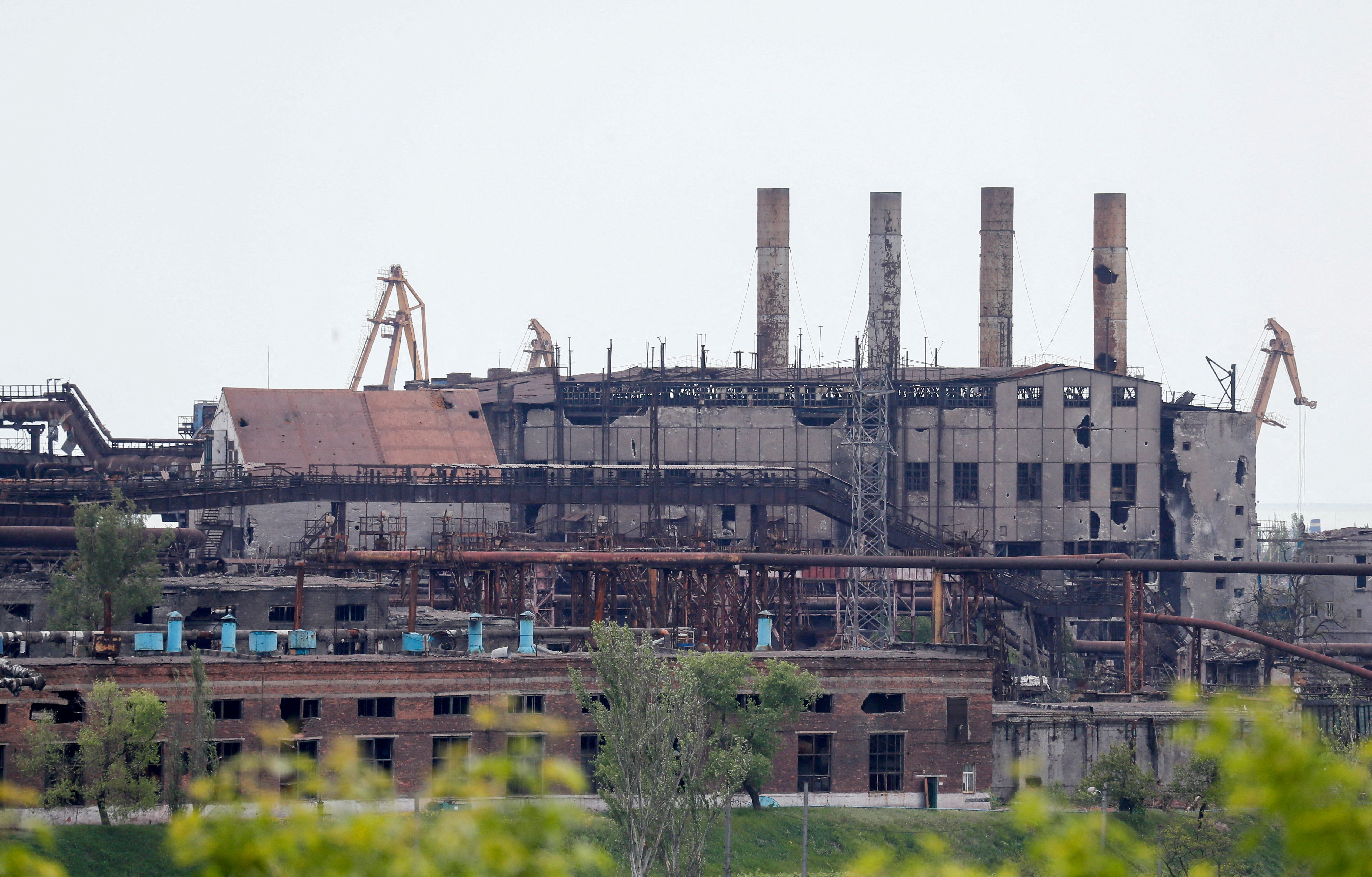 La acería de Mariupol es un complejo que los rusos planean destruir y convertir en un resort (REUTERS/Alexander Ermochenko/Archivo)