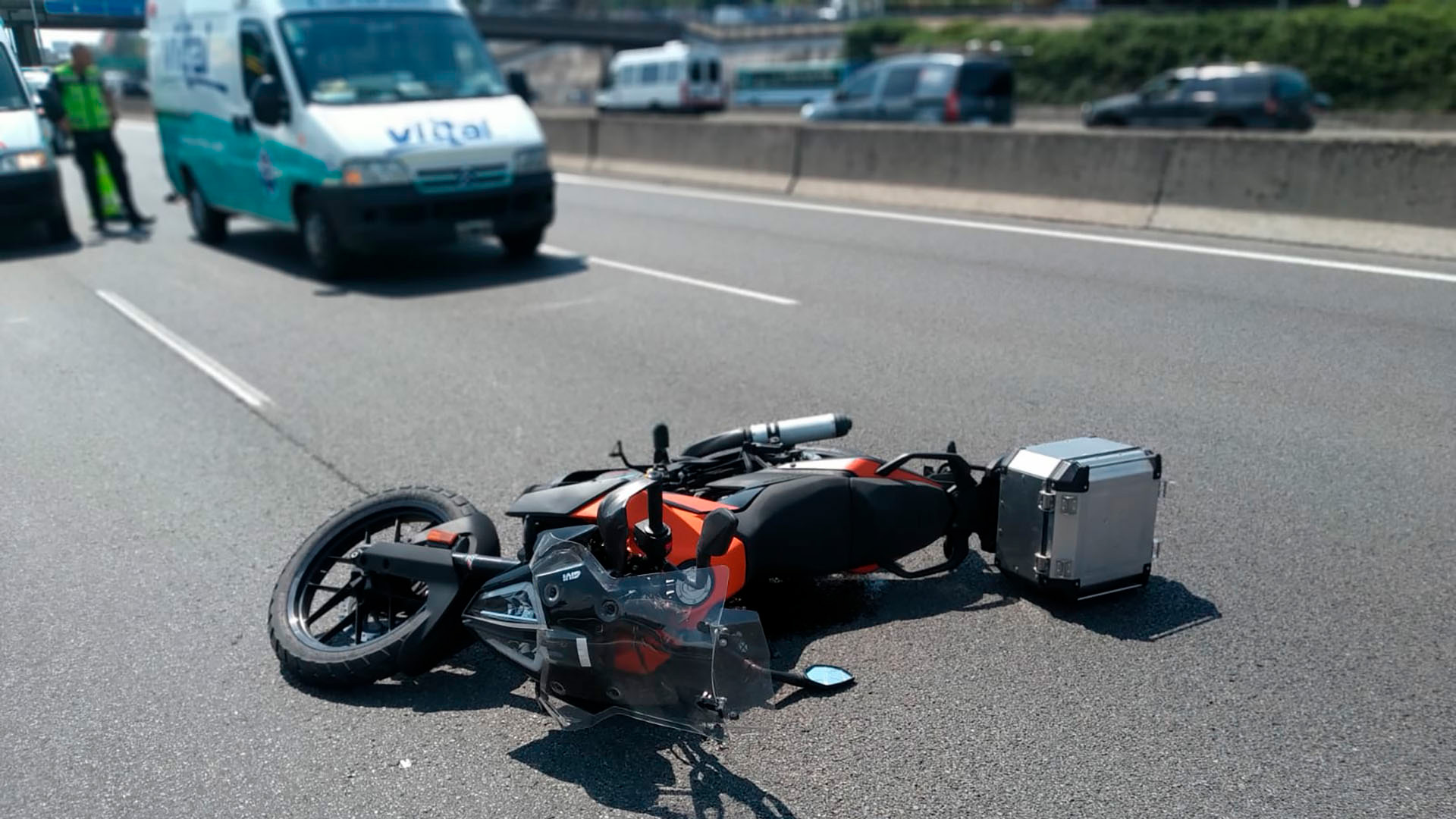 Choque fatal en la Panamericana: tras un roce, un motociclista cayó al  asfalto y otro auto lo atropelló - Infobae