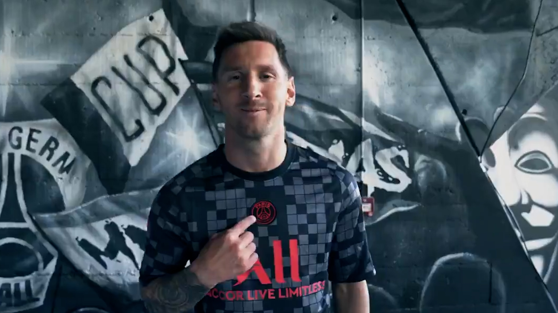 Furor por la remera Vuitton que usó Messi: cuánto cuesta y por qué afirman  que tiene un mensaje del campeón al mundo – Revista Para Ti