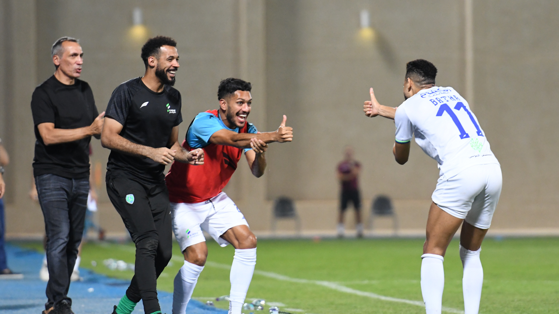 La celebración de Mourad Batna tras asistencia de Cueva. (Al Fateh)