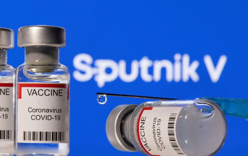 Los responsables del Instituto Gamaleya y del Fondo de Inversión Directa de Rusia (RDIF), afirmaron que la versión monodosis de la vacuna, Sputnik Light, en caso de utilizarse como refuerzo tras dos dosis de Sputnik V, aumenta la eficacia contra Ómicron ( REUTERS/Dado Ruvic)
