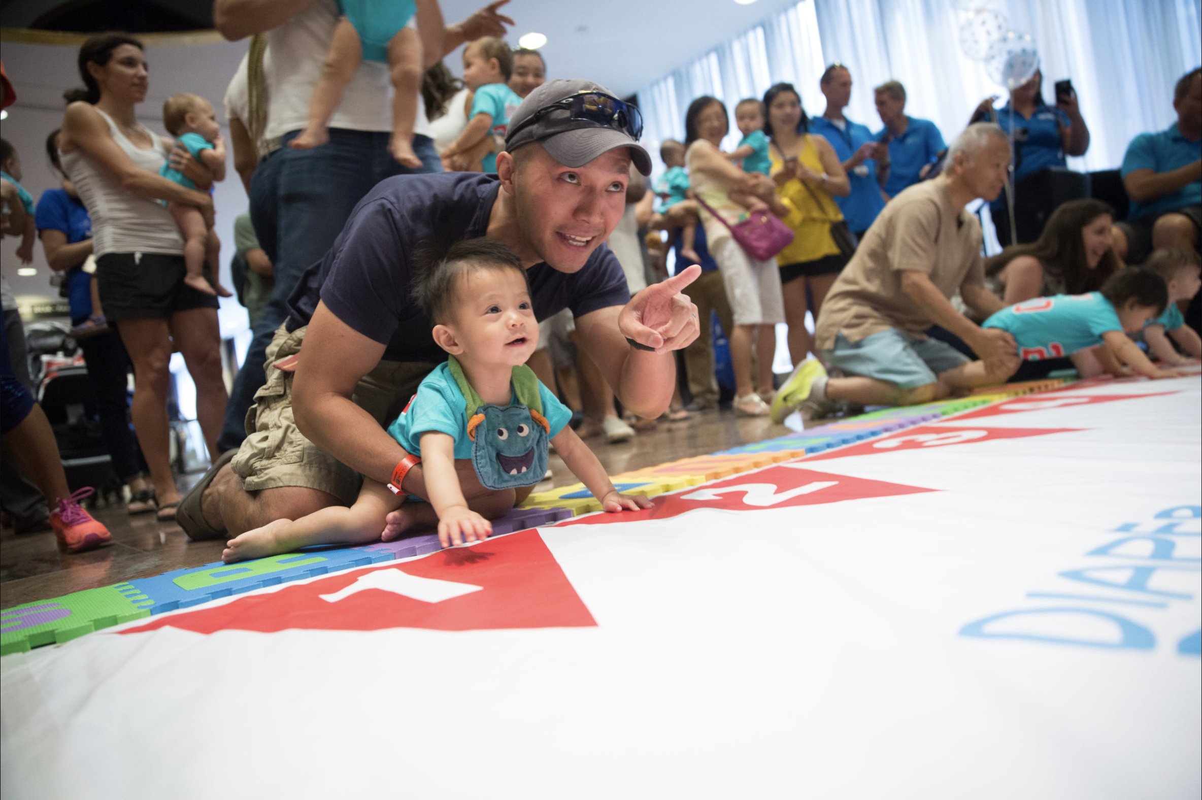 El “Life Time Diaper Derby” para 25 bebés de 6 a 12 meses se celebró el viernes en el Miami Famous Expo
