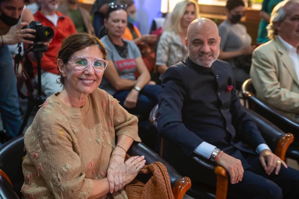 El Embajador de la India en Argentina, Dinesh Bhatia y Calu Cuadrado, Directora de Ashtanga Yoga Palermo, junto a más de 60 Instituciones de yoga y ayurveda en Argentina inauguraron el Centro de Información de AYUSH en la Embajada de la India.