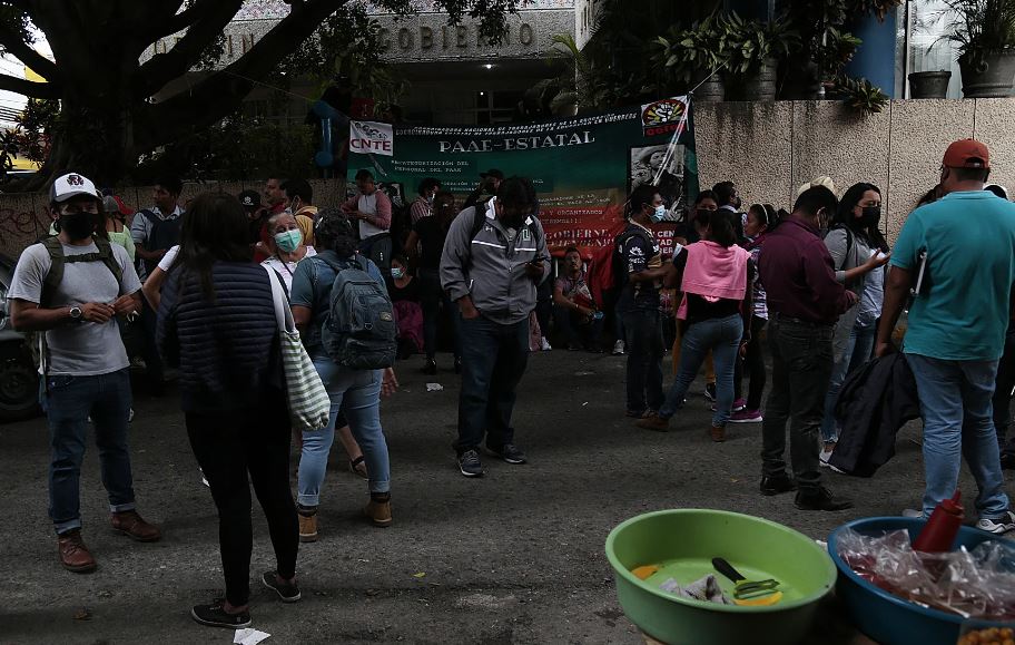 Profesores de Guerrero vandalizaron y tomaron edificio; exigen la actualización de sus pagos, entre otras demandas. (Foto: EFE)